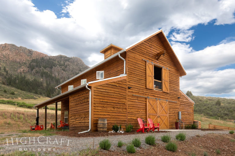 Dutch-ridge-ranch-barn-white-gutters - Highcraft