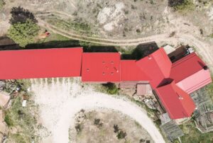 colorado-ranch-red-rooftop-aerial-view-before-remodel