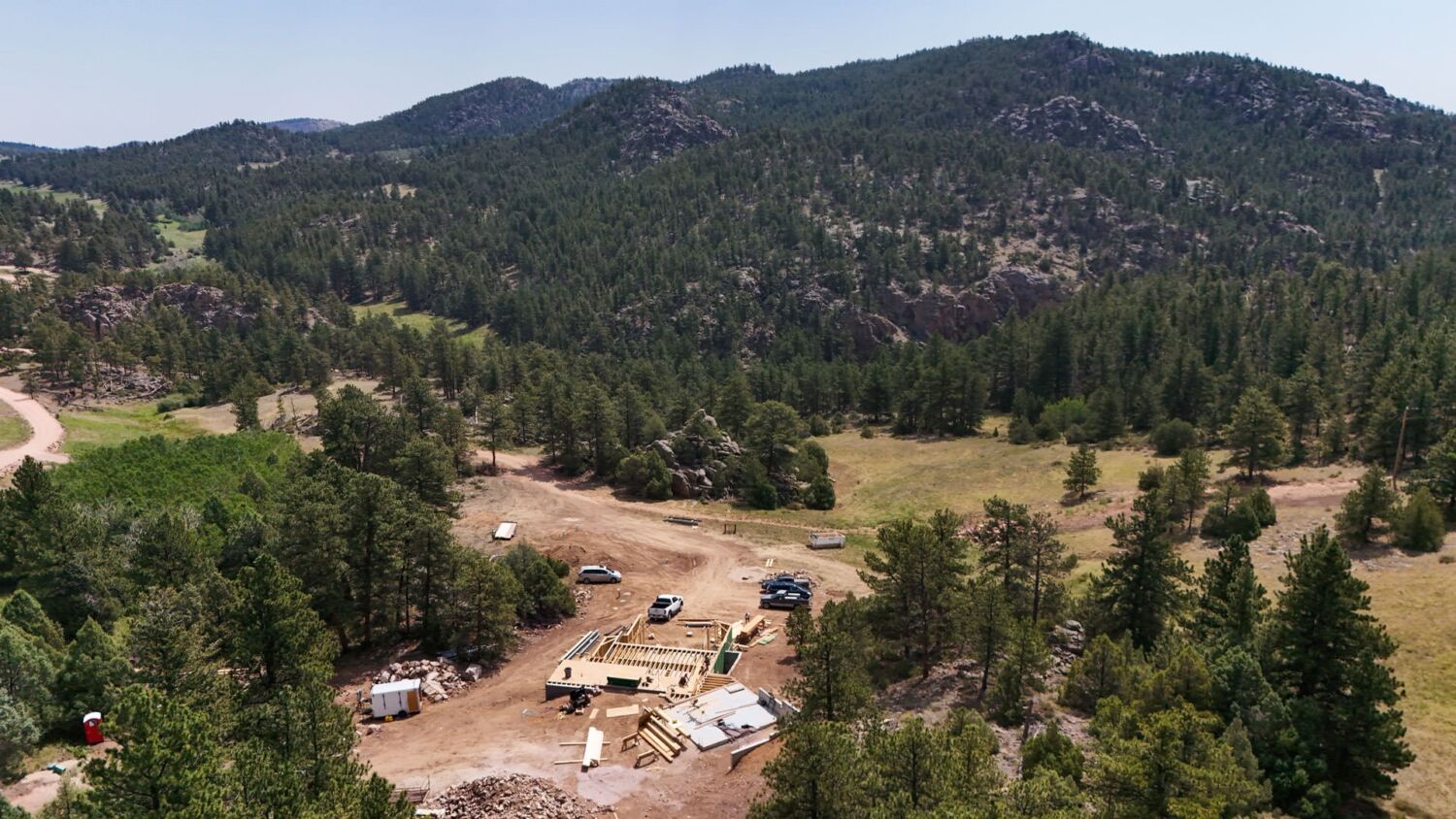 red-feather-builder-early-framing-mountain-construction